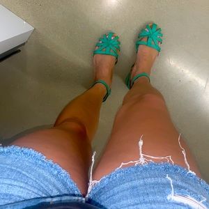 Green sandals 💚